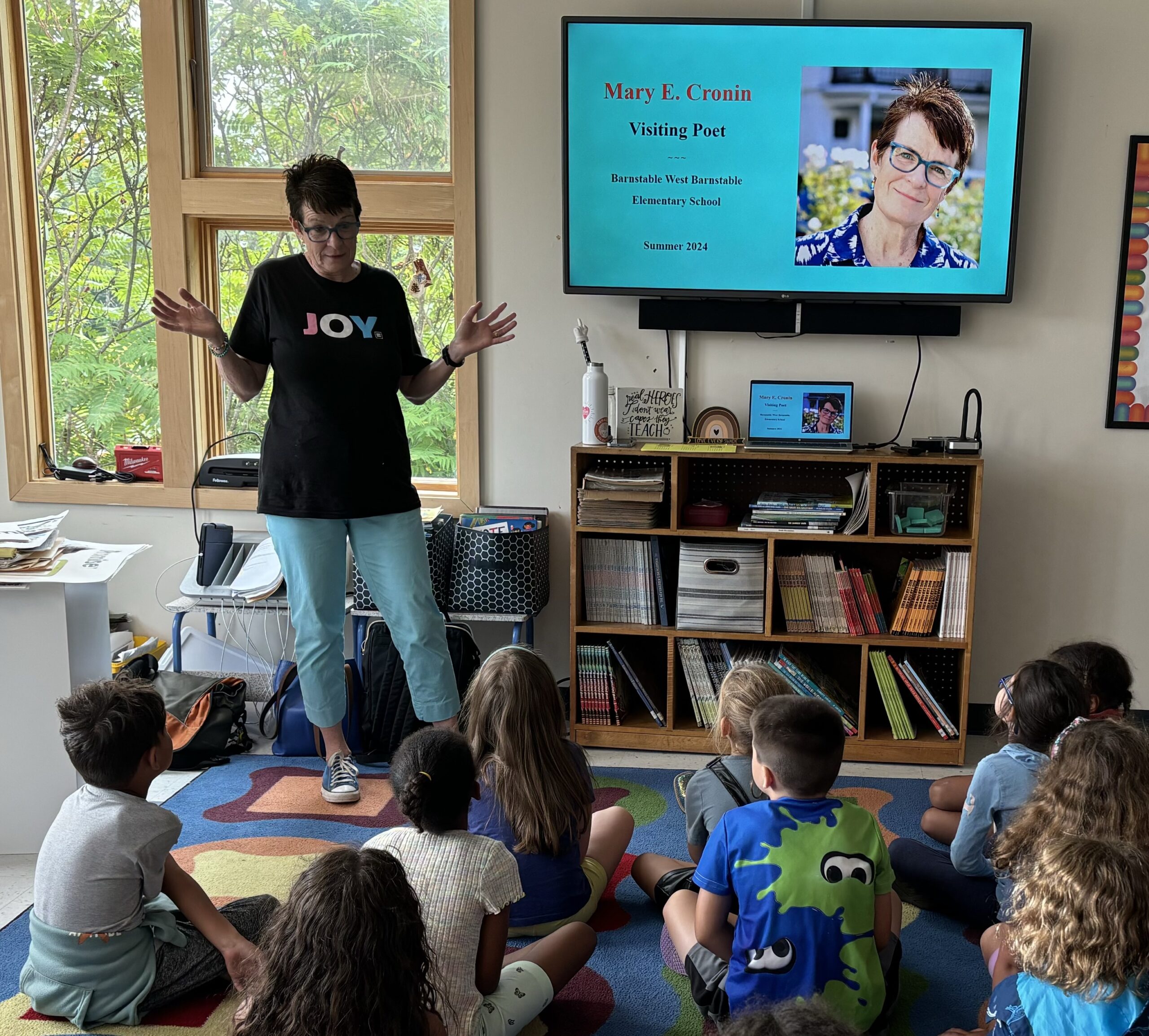 BWB-MEC-Aug24 Mary E. Cronin speaks to a group of second graders